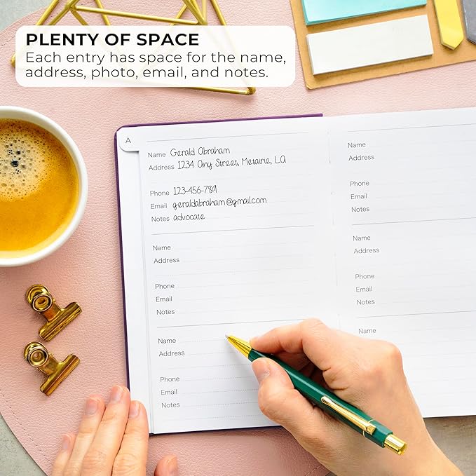 Clever Fox Address Book with alphabetic tabs — view 3